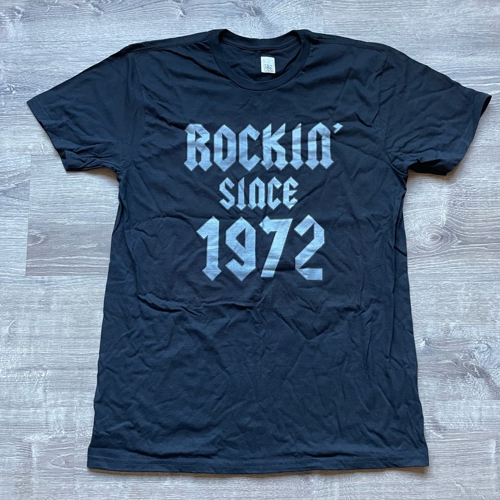 Rockin since 1972 black tshirt size L